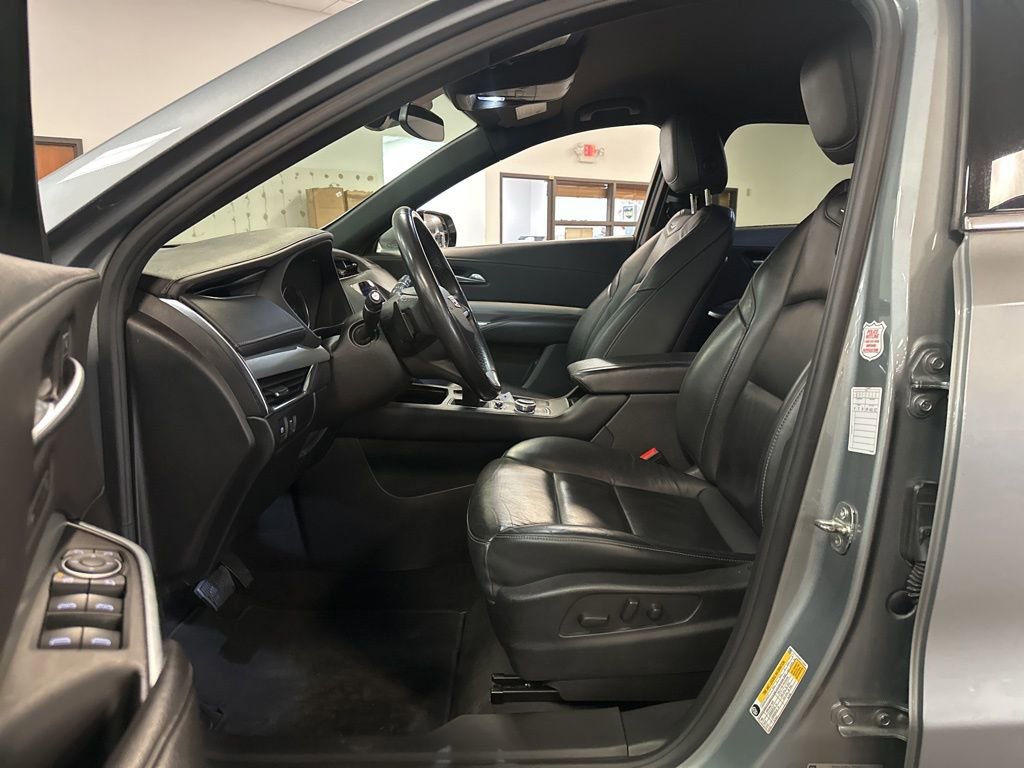 Used 2023 Cadillac XT4 Premium Luxury image 6