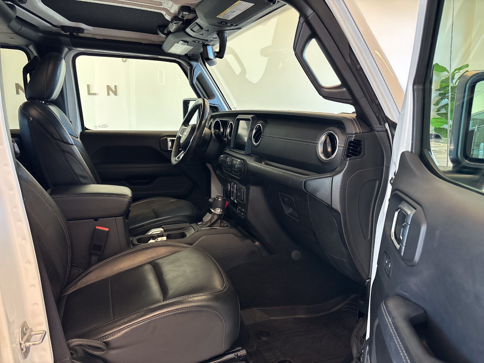 Used 2022 Jeep Wrangler Unlimited Sahara w/ LED Lighting Group AWD/4WD image 6