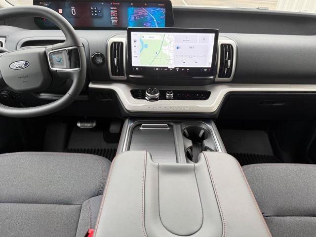 Certified 2025 Ford Expedition Active AWD/4WD image 9