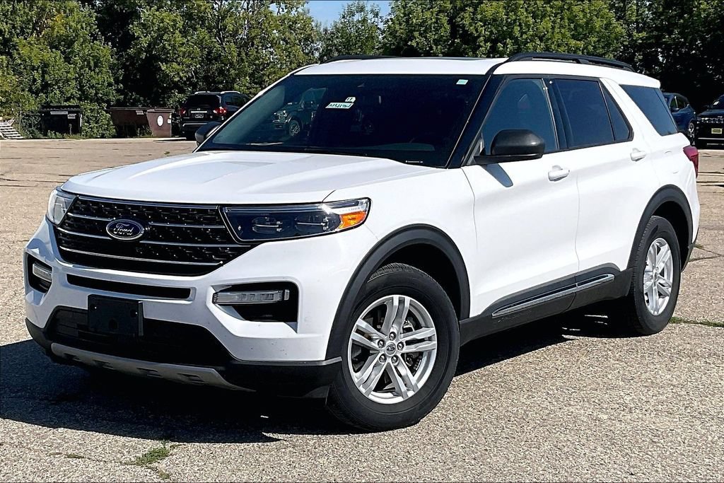 Certified 2020 Ford Explorer XLT w/ Equipment Group 202A AWD/4WD image 2