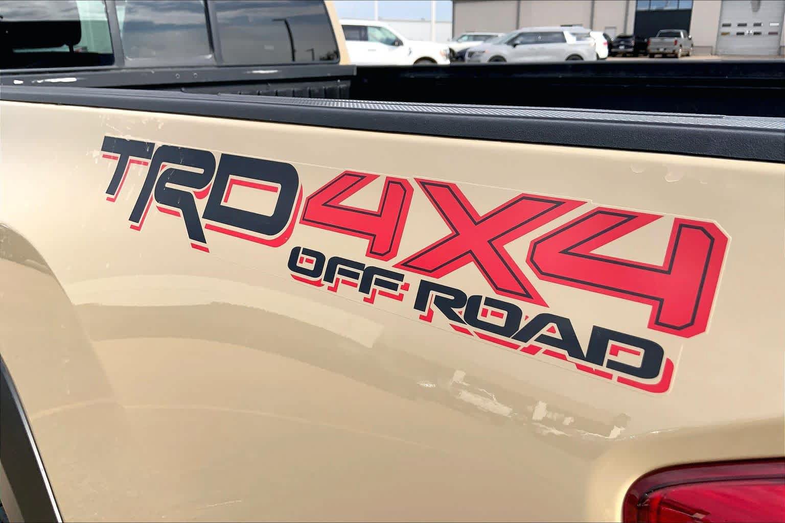 Used 2017 Toyota Tacoma TRD Off-Road w/ Tow Package AWD/4WD image 10