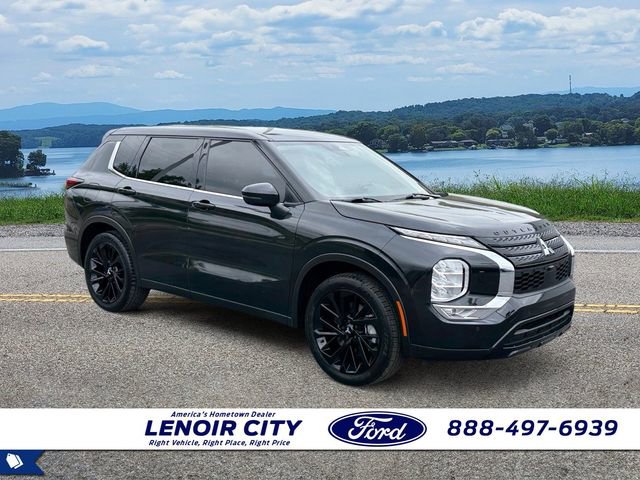 Used 2023 Mitsubishi Outlander SE Black Edition image 1