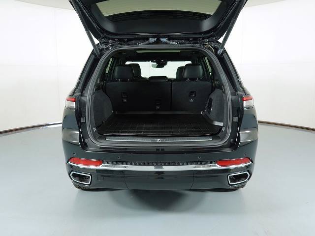 Used 2022 Jeep Grand Cherokee Overland AWD/4WD image 7