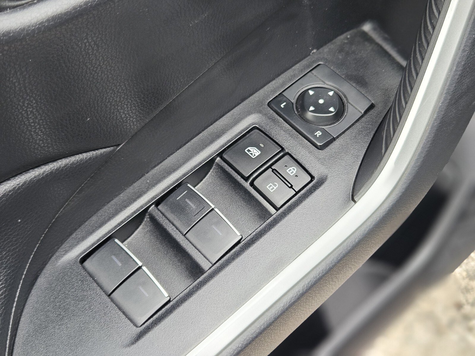 Used 2023 Toyota RAV4 XLE image 18