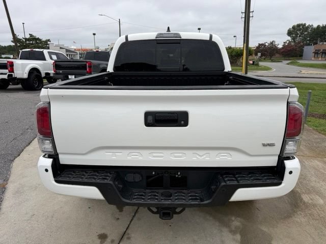 Used 2020 Toyota Tacoma TRD Sport w/ TRD Premium Sport Package AWD/4WD image 9