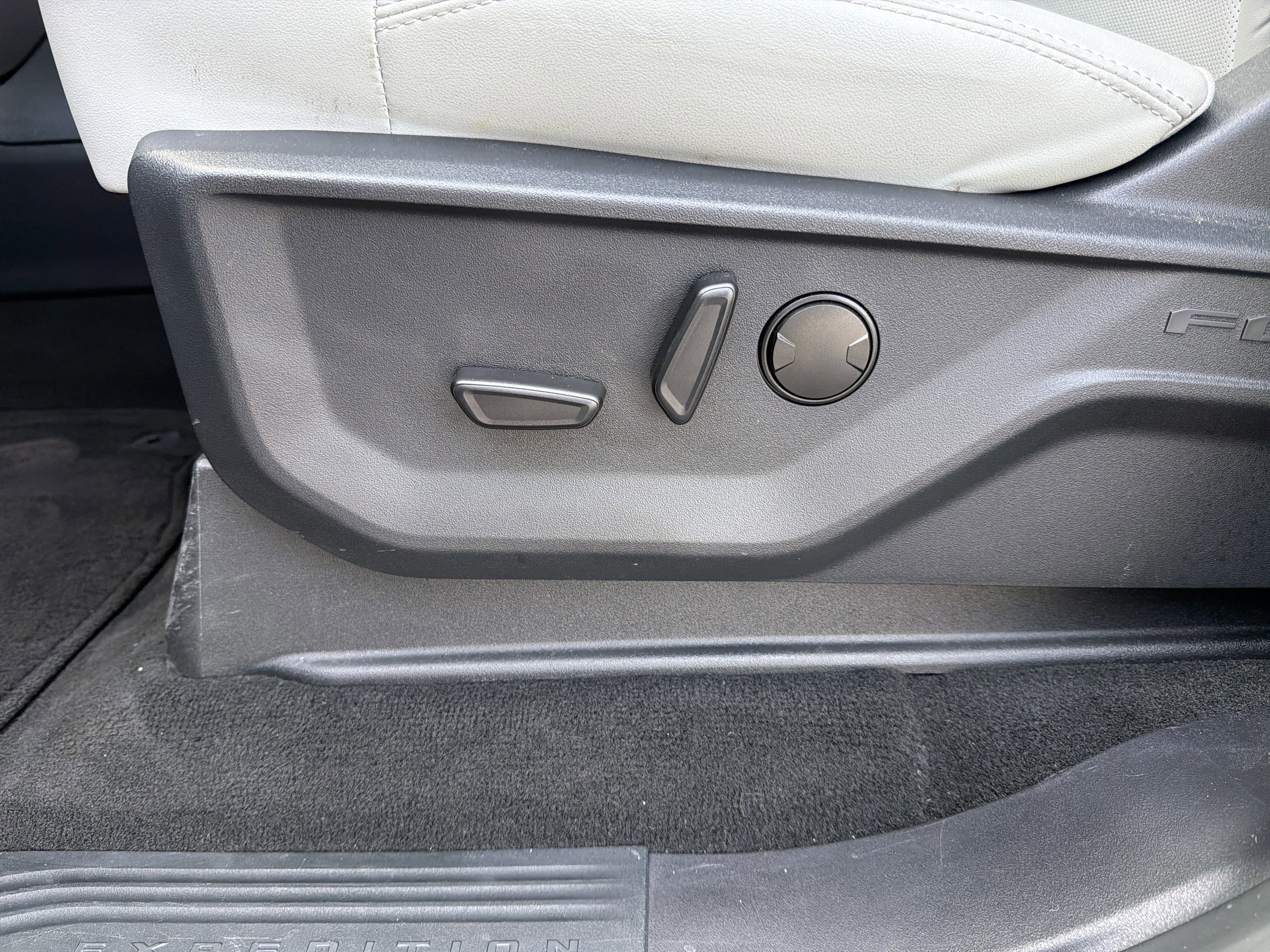 Certified 2025 Ford Expedition Platinum w/ Driver's Package image 31