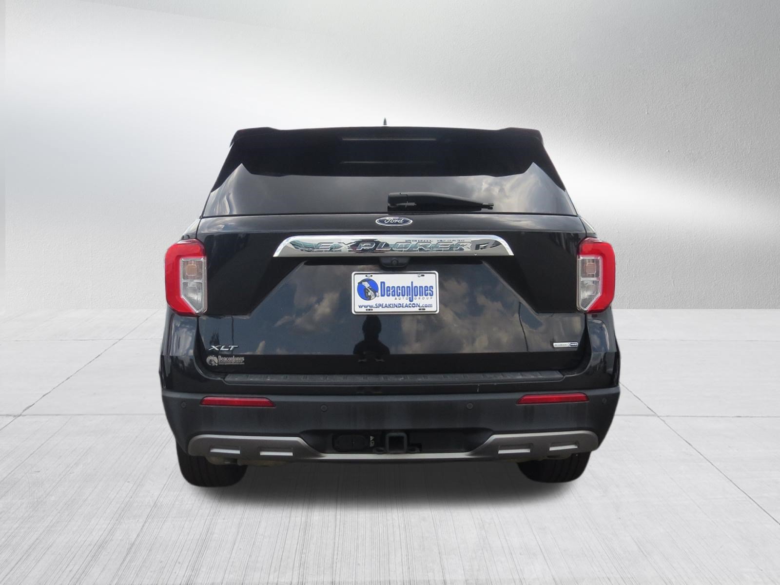 Certified 2020 Ford Explorer XLT w/ Equipment Group 202A AWD/4WD image 3