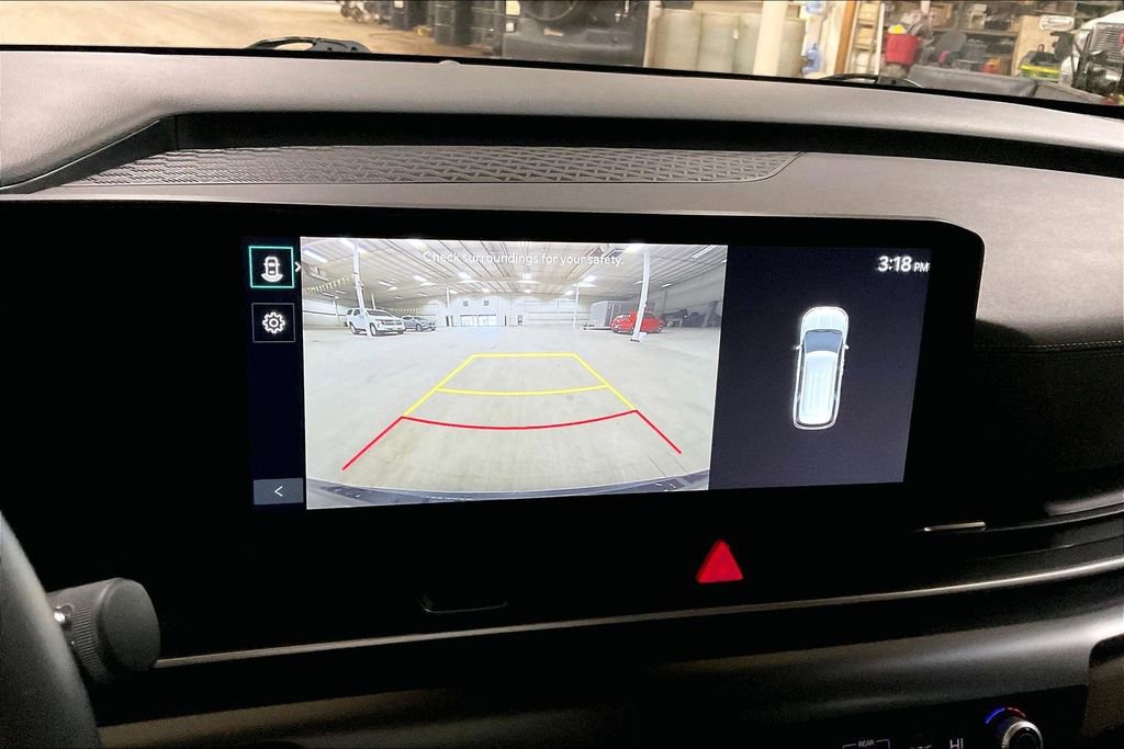 Used 2025 Kia Carnival FWD image 20
