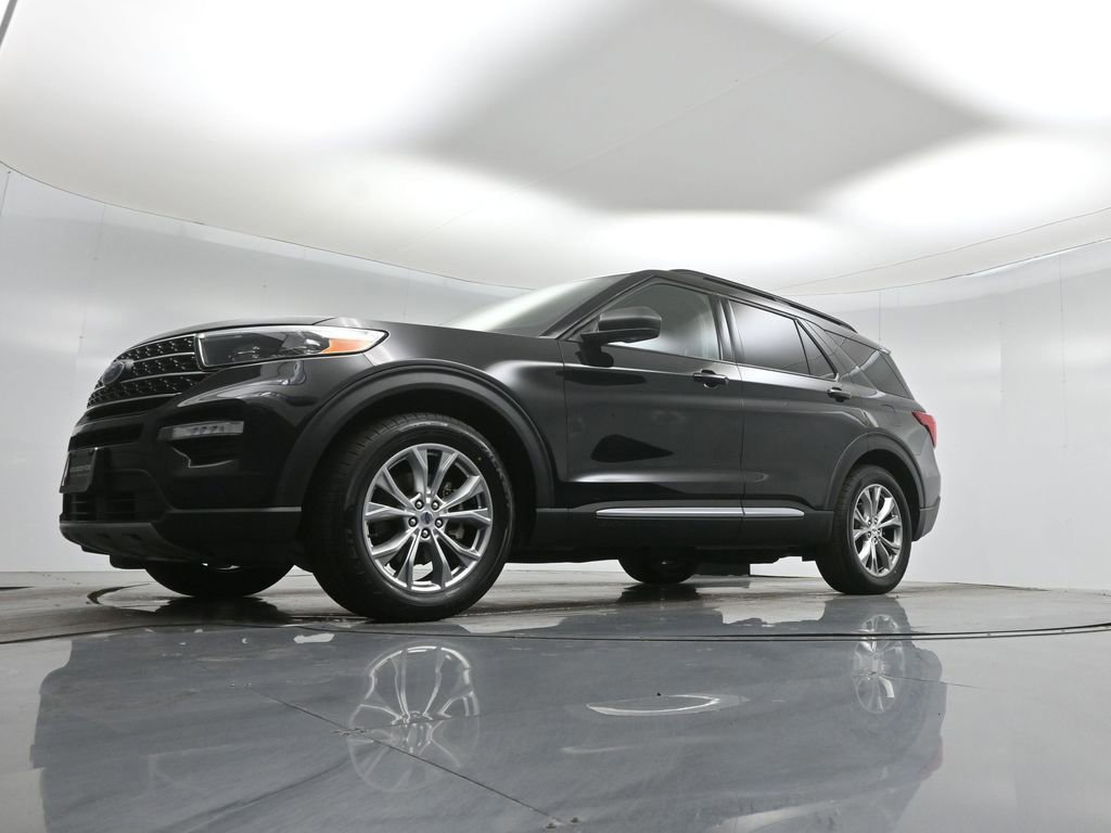 Certified 2020 Ford Explorer XLT w/ Equipment Group 202A image 27