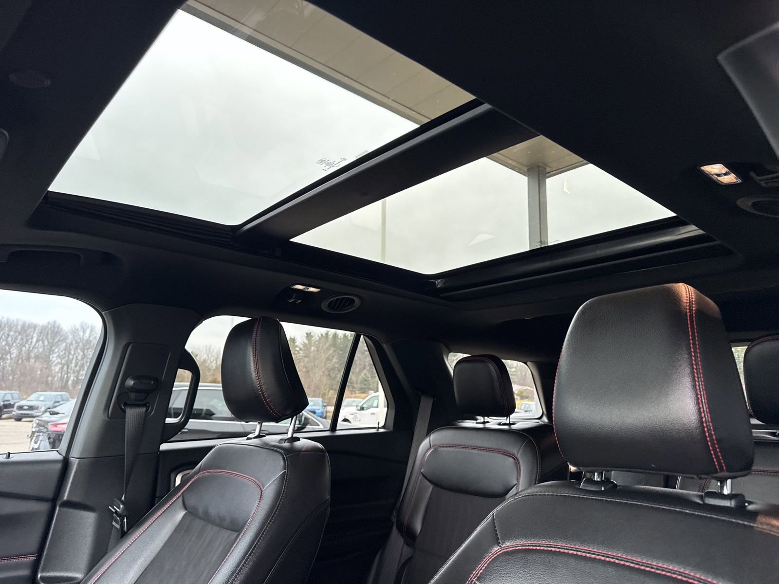 Certified 2024 Ford Explorer ST-Line w/ Class IV Trailer Tow Package image 27