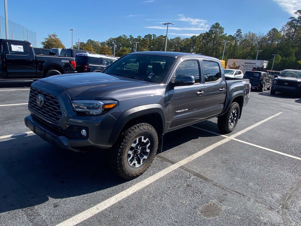 Used 2022 Toyota Tacoma TRD Off-Road AWD/4WD image 3