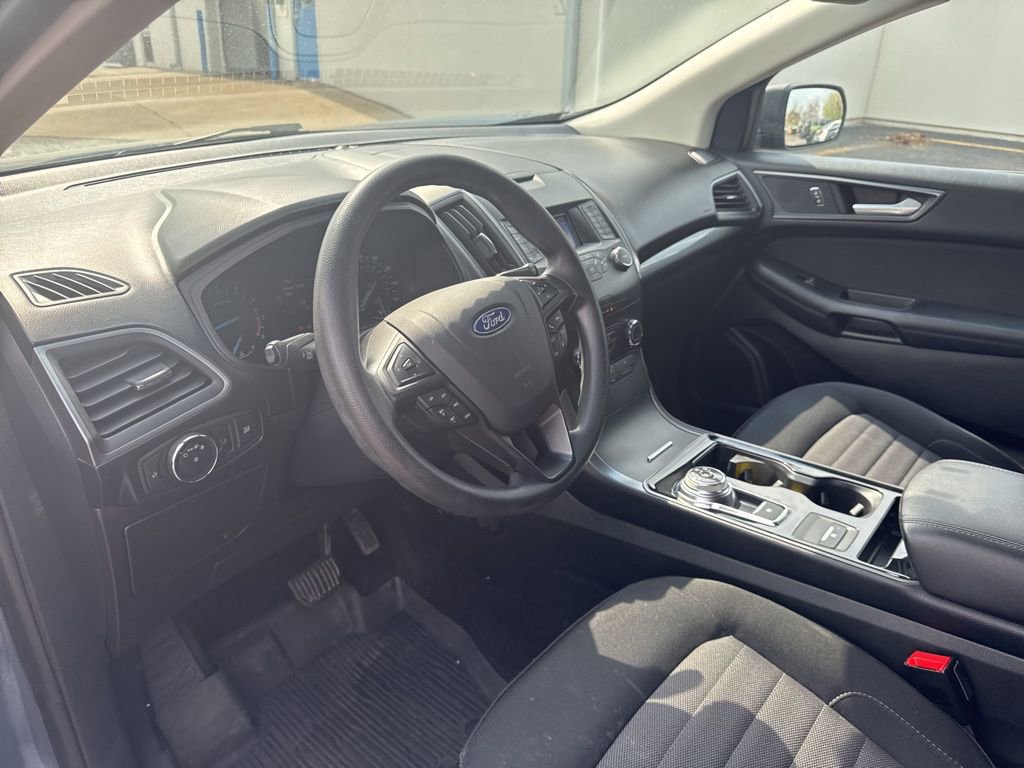 Certified 2019 Ford Edge SE FWD image 4
