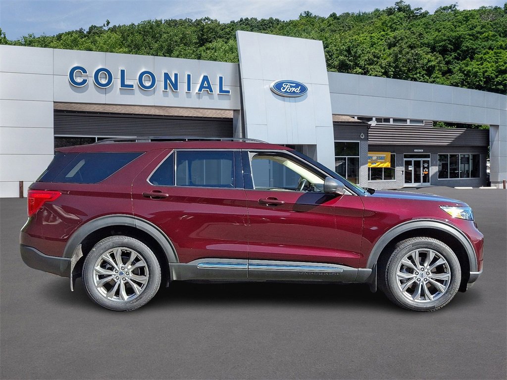 Certified 2022 Ford Explorer XLT w/ Equipment Group 202A image 4