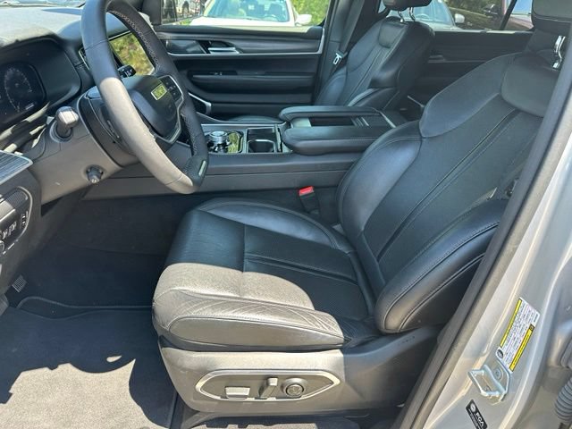 Used 2024 Jeep Wagoneer L Series II w/ Flexible Seating Group AWD/4WD image 18