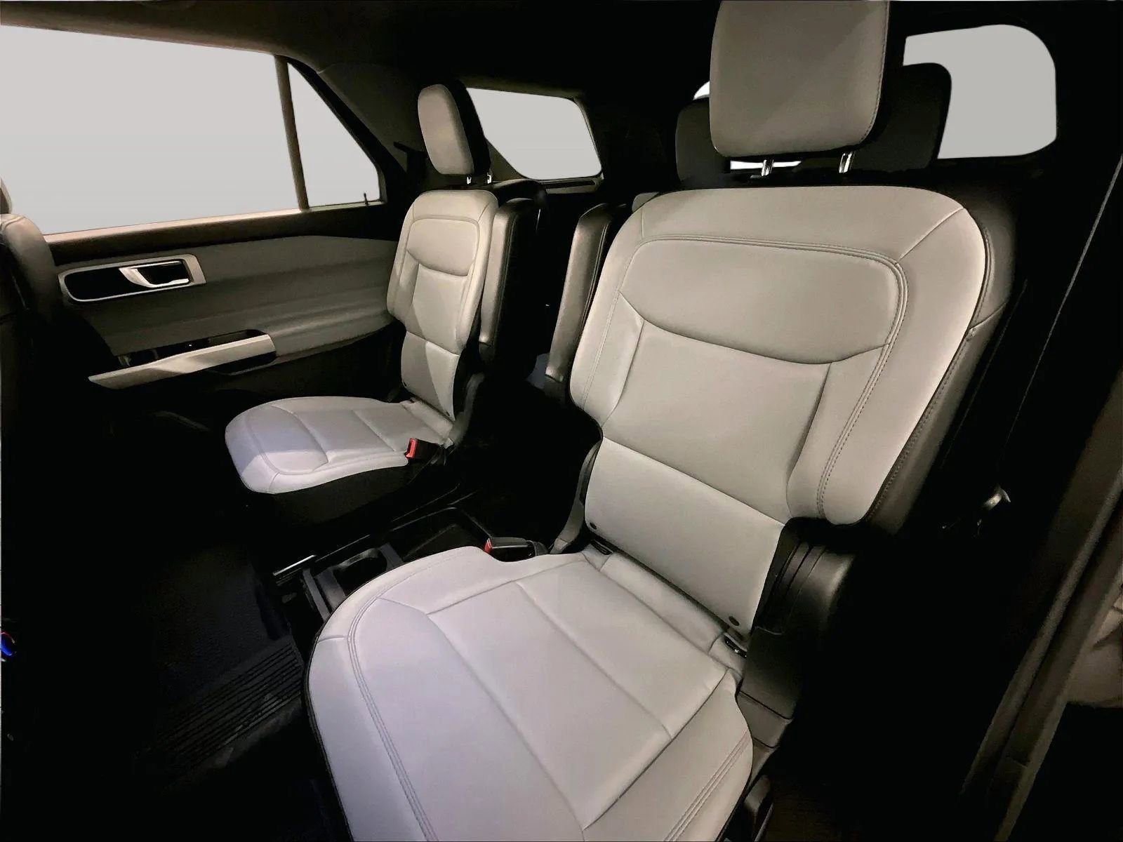 Certified 2021 Ford Explorer XLT w/ Equipment Group 202A image 25