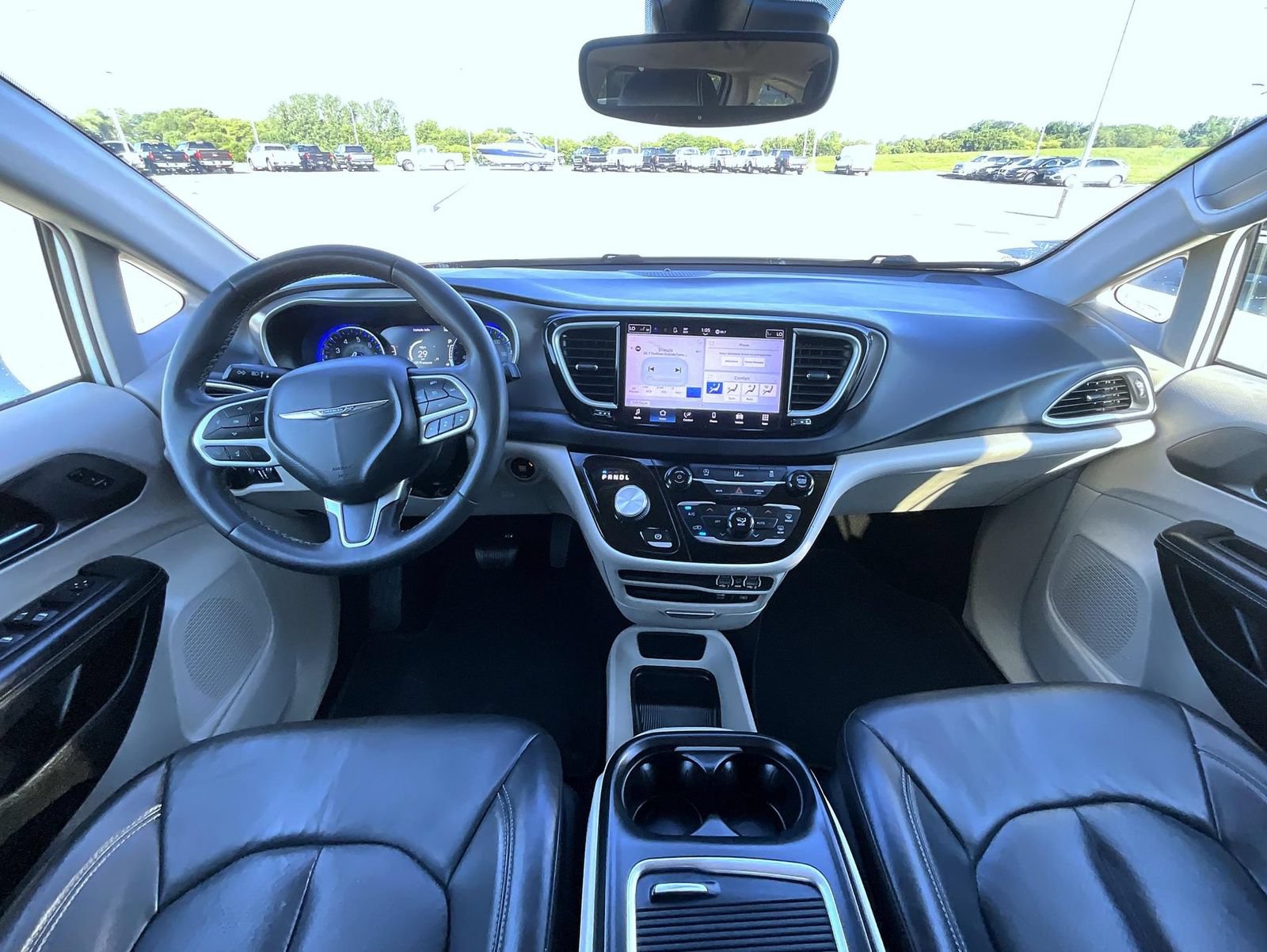 Used 2022 Chrysler Pacifica Touring-L FWD image 13