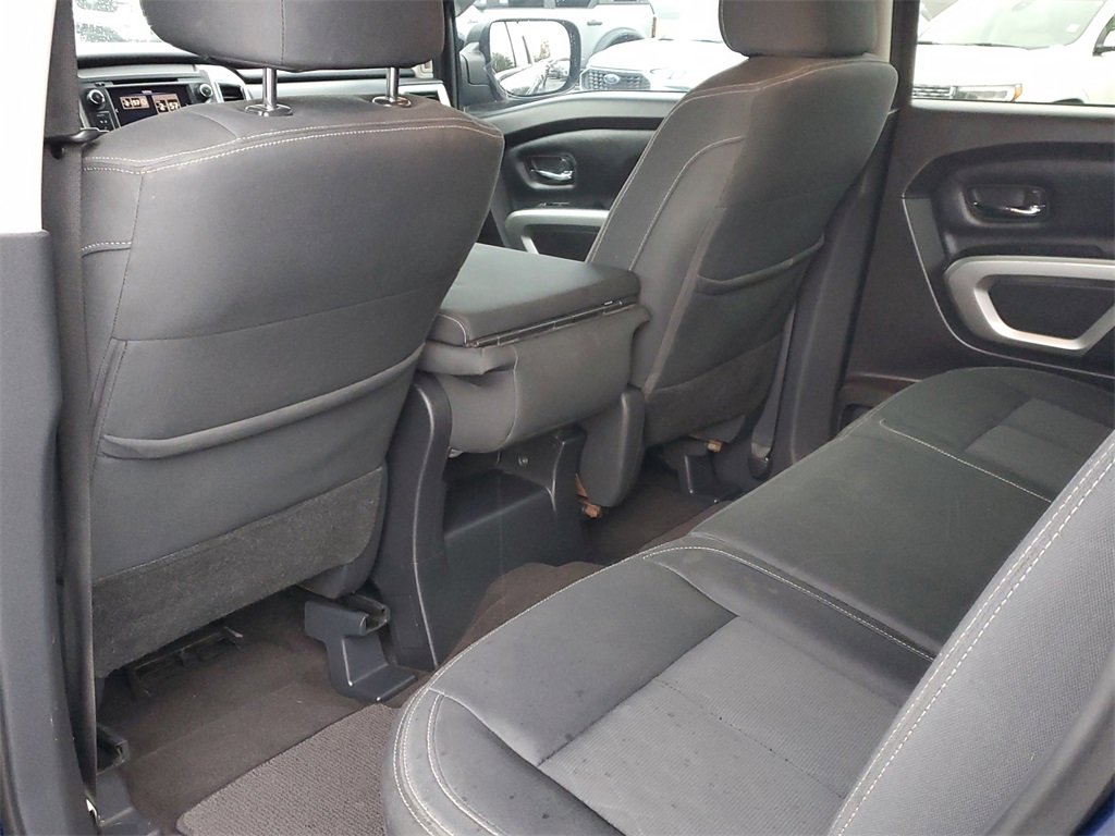 Used 2019 Nissan Titan SV image 11