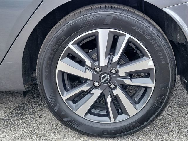 Used 2025 Nissan Versa SV FWD image 7
