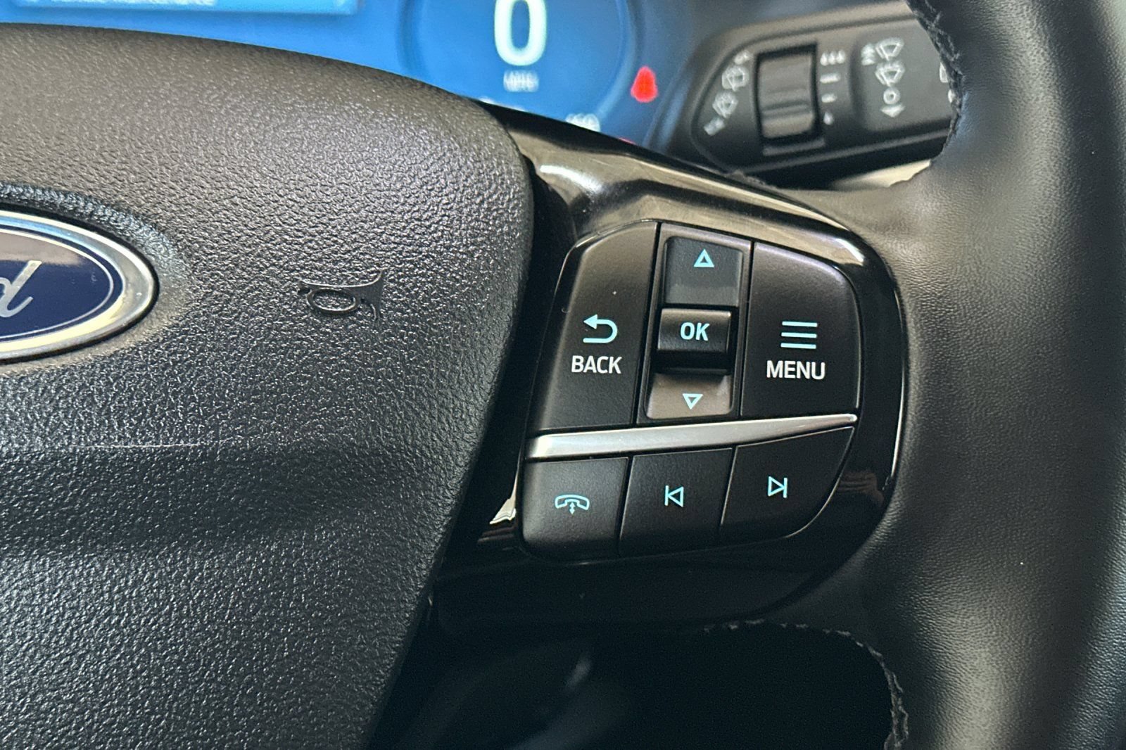Certified 2025 Ford Escape SE w/ PHEV Premium Package FWD image 27
