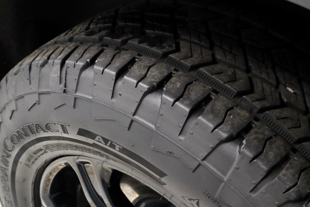 Used 2023 GMC Acadia AT4 image 20