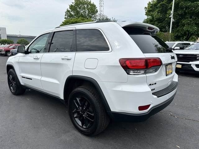 Used 2020 Jeep Grand Cherokee Laredo w/ 18" Wheel & 8.4" Radio Group AWD/4WD image 7