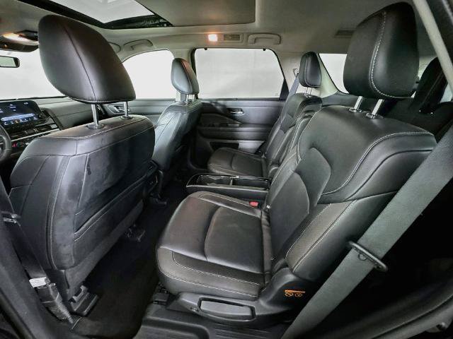 Used 2023 Nissan Pathfinder SL w/ SL Premium Package AWD/4WD image 23