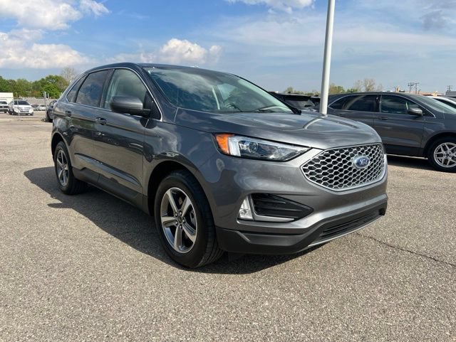 Certified 2023 Ford Edge SEL w/ Convenience Package AWD/4WD image 3