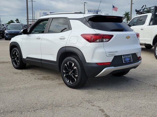 Used 2022 Chevrolet TrailBlazer LT w/ Confidence II Package FWD image 4