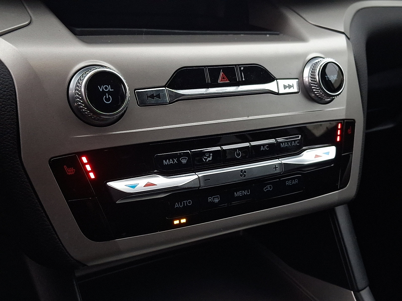 Certified 2022 Ford Explorer XLT image 15