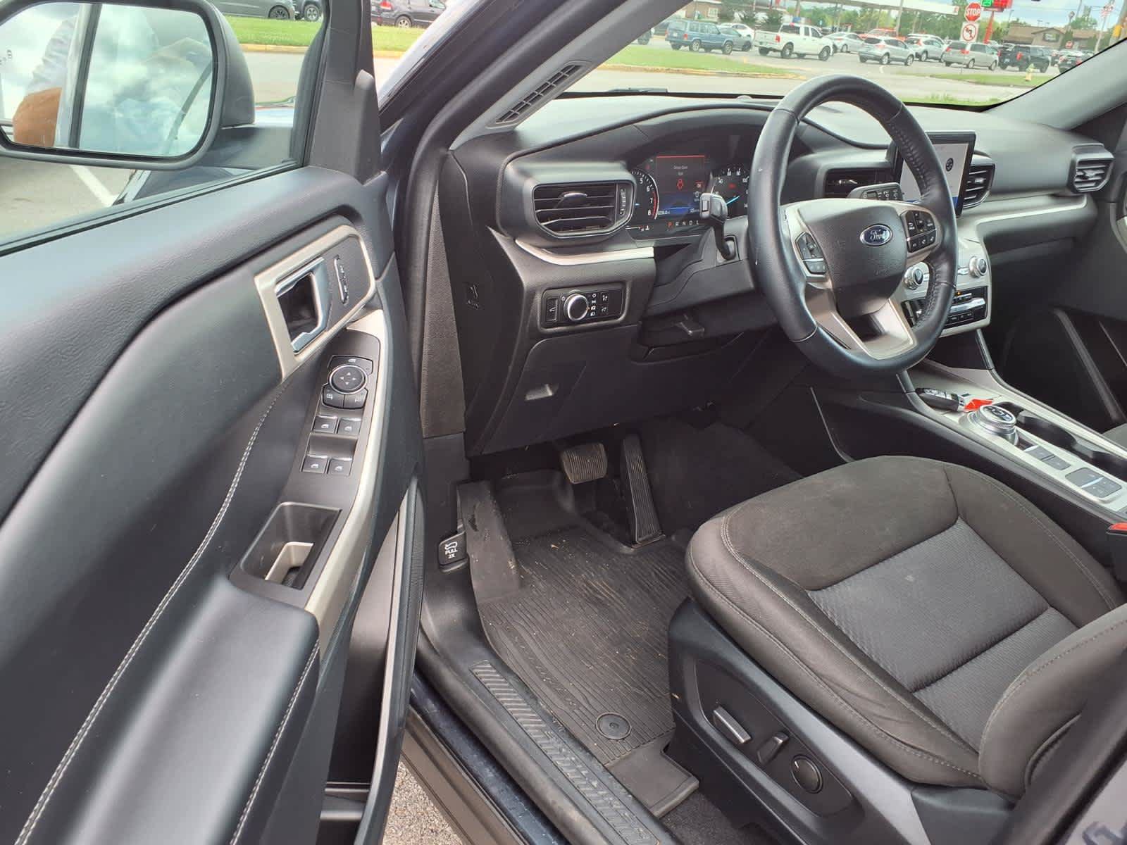 Certified 2023 Ford Explorer XLT RWD image 6