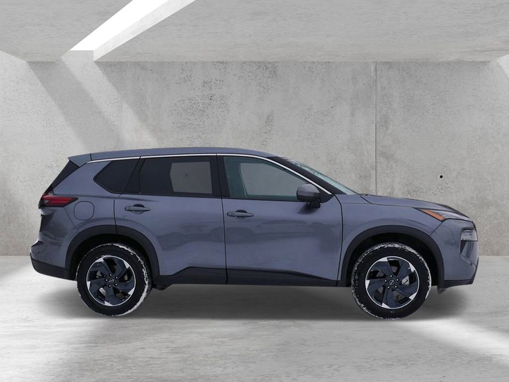 Used 2025 Nissan Rogue SV AWD/4WD image 2
