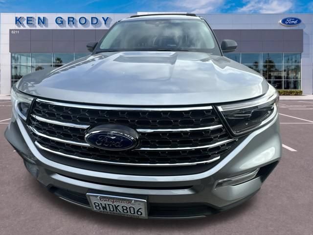 Certified 2021 Ford Explorer XLT w/ Equipment Group 202A AWD/4WD image 3