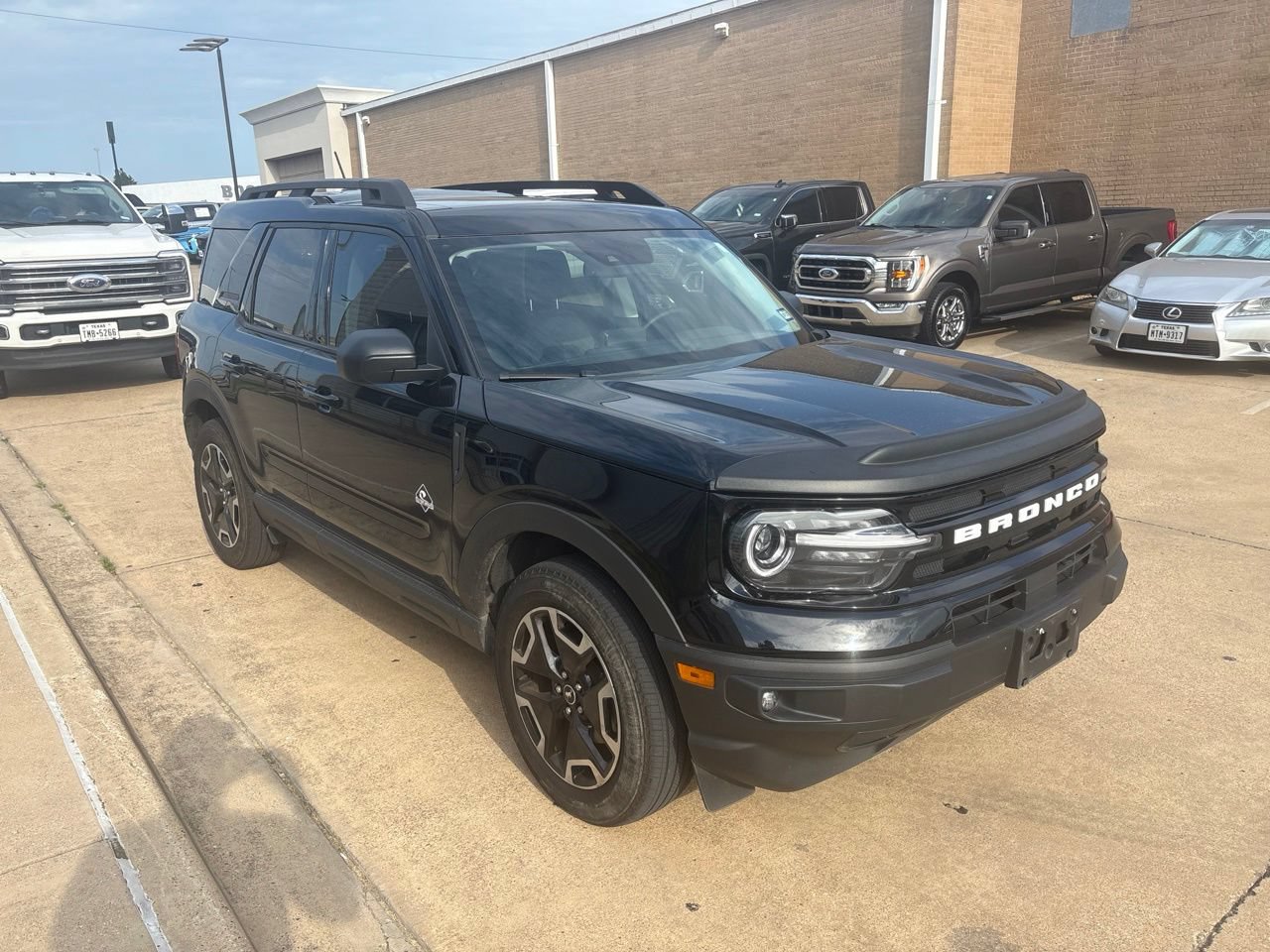 Certified 2024 Ford Bronco Sport Outer Banks w/ Tech Package AWD/4WD image 4