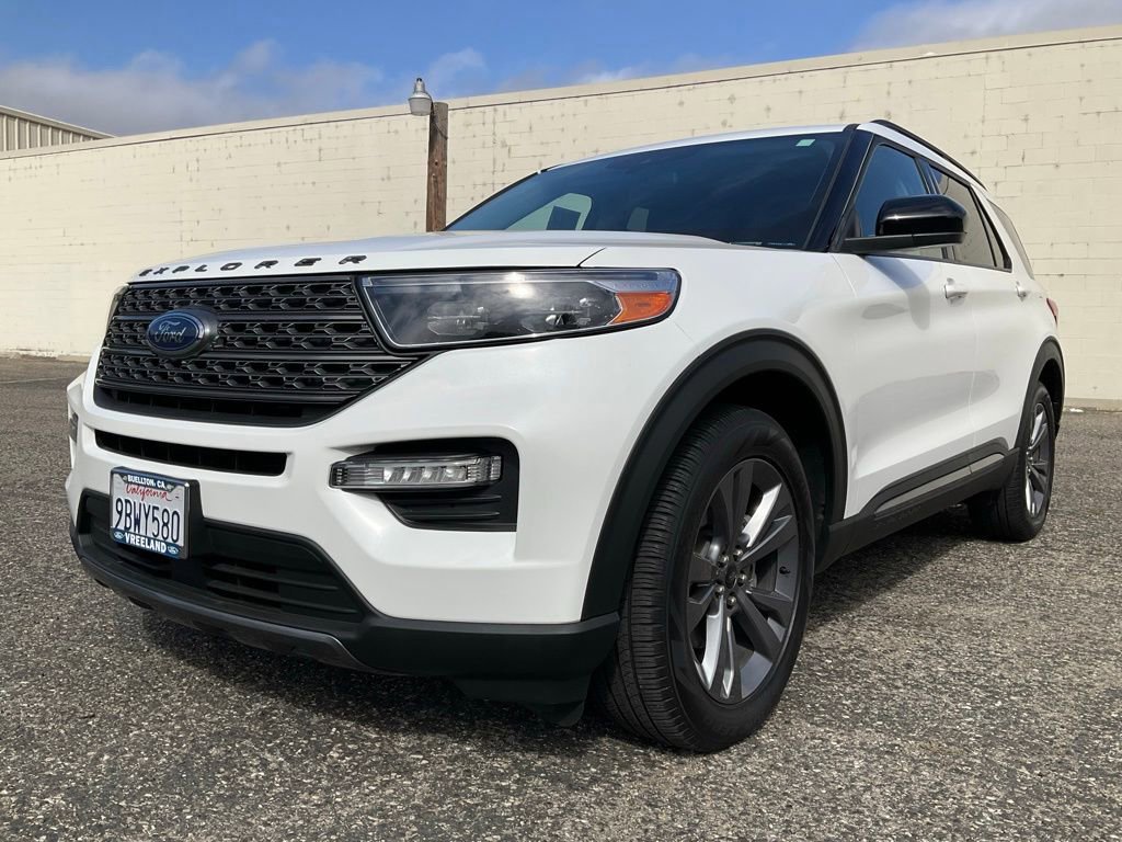 Certified 2022 Ford Explorer XLT w/ Equipment Group 202A image 4