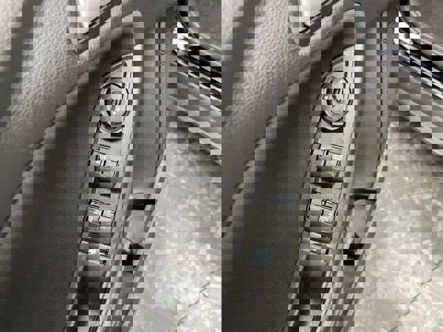 Certified 2018 Ford Focus SE image 8