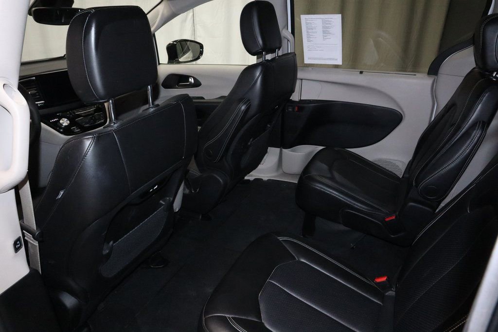 Used 2024 Chrysler Pacifica Touring-L image 21