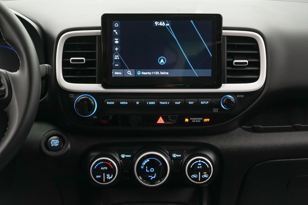 Used 2025 Hyundai Venue Limited FWD image 15