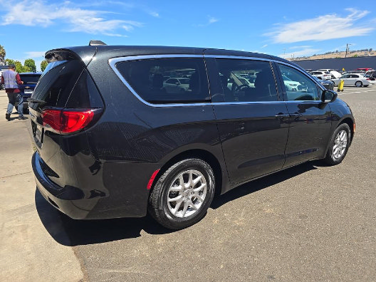 Used 2024 Chrysler Voyager LX FWD image 4