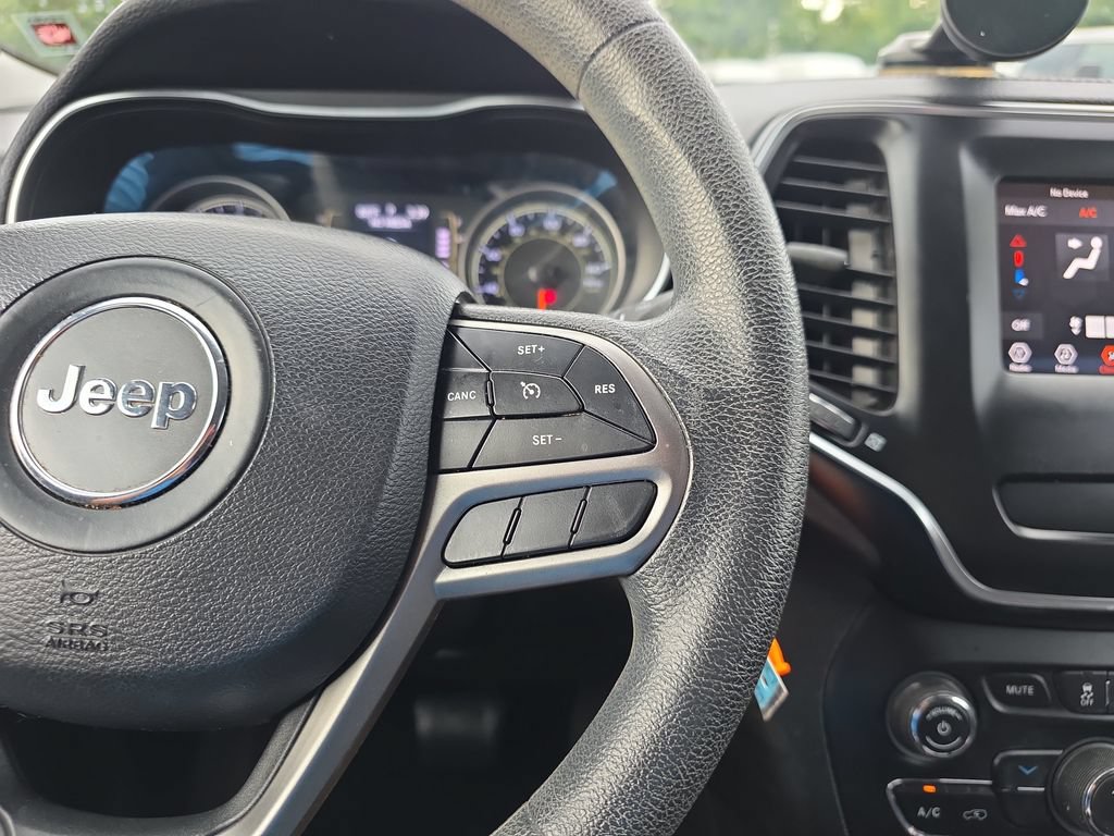 Used 2019 Jeep Cherokee Latitude w/ Popular Appearance Group FWD image 21