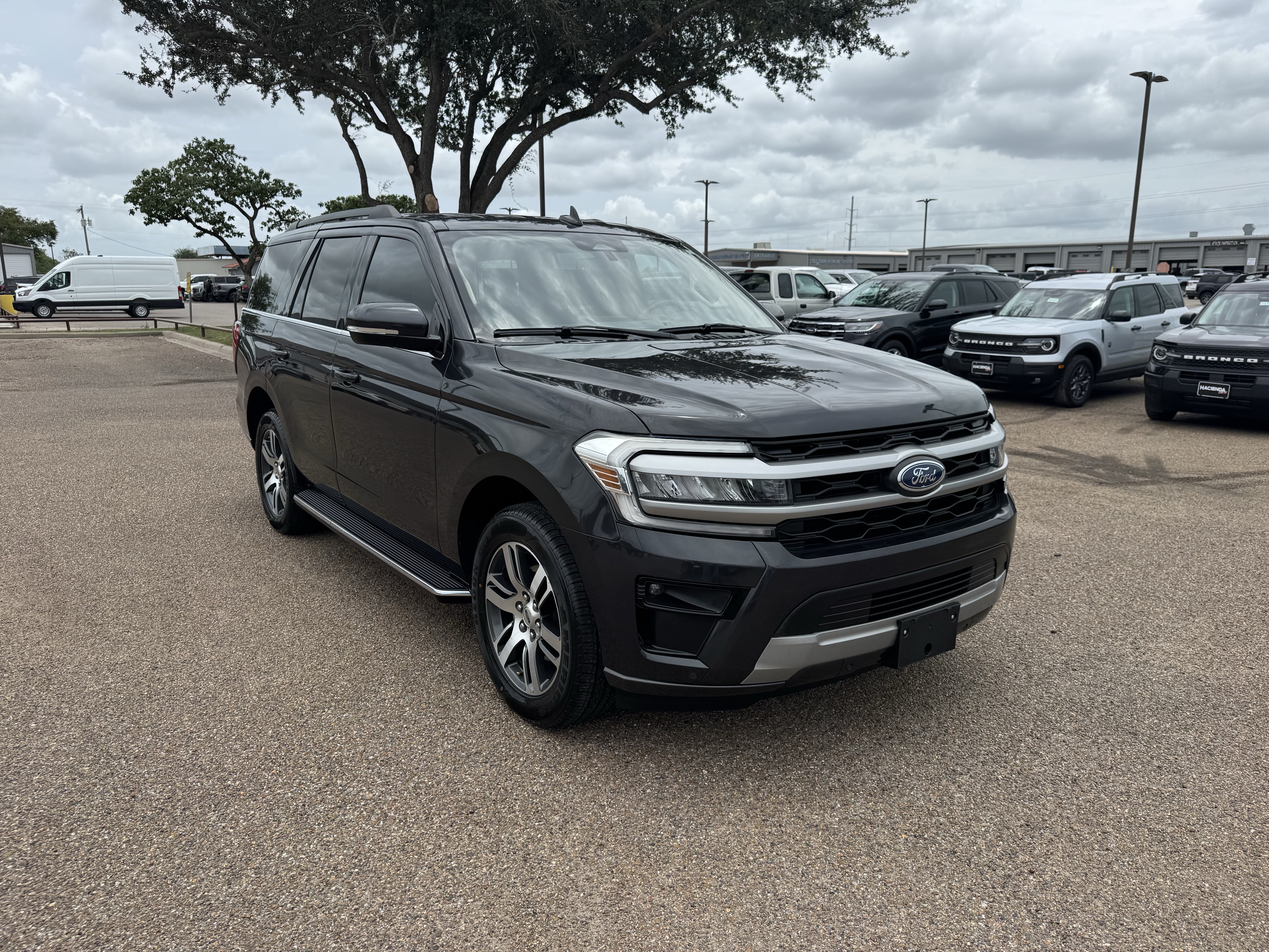 Certified 2023 Ford Expedition XLT RWD image 5