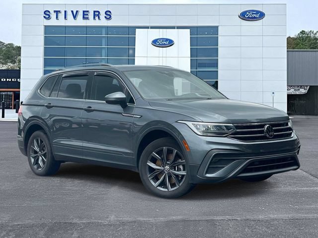 Used 2023 Volkswagen Tiguan SE w/ Panoramic Sunroof Package FWD image 1