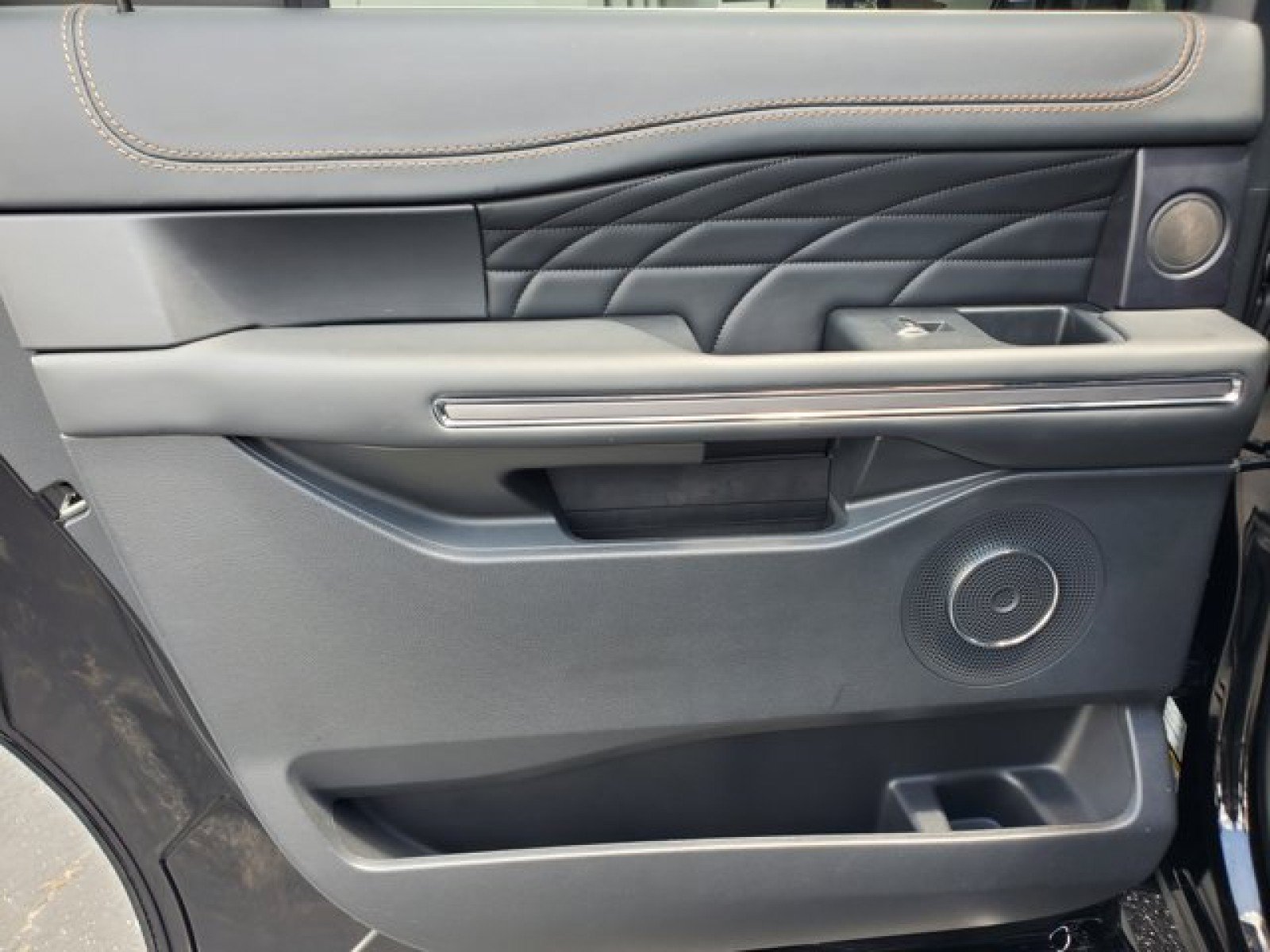Certified 2024 Ford Expedition Max Platinum RWD image 33