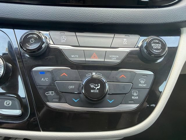 Used 2022 Chrysler Voyager LX FWD image 34