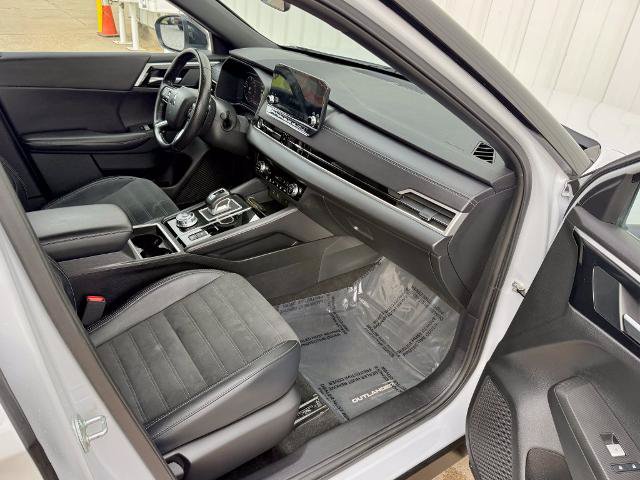 Used 2024 Mitsubishi Outlander SE Black Edition AWD/4WD image 22