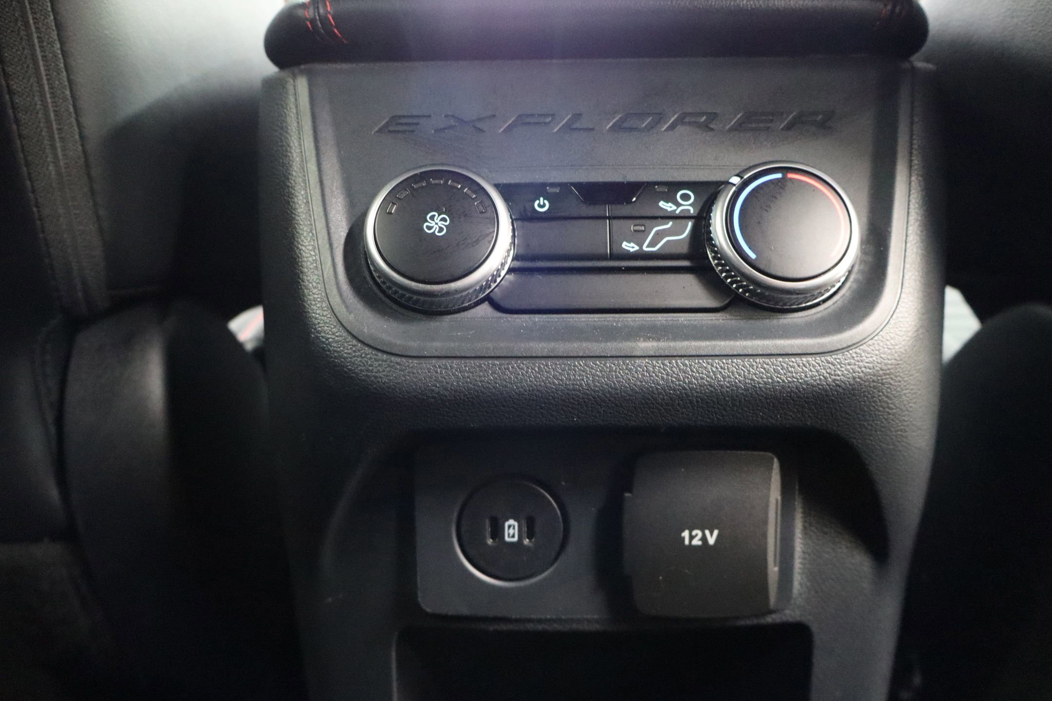 Certified 2025 Ford Explorer ST-Line w/ ST-Line Street Pack image 35