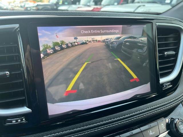 Used 2025 Chrysler Pacifica Limited FWD image 37