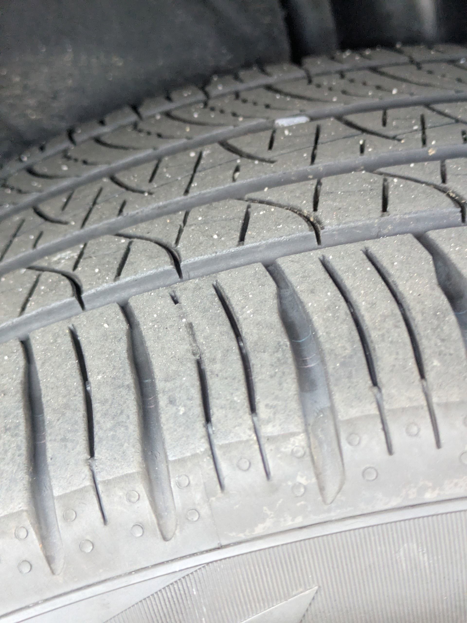 Used 2024 Volkswagen Tiguan SE R-Line image 9