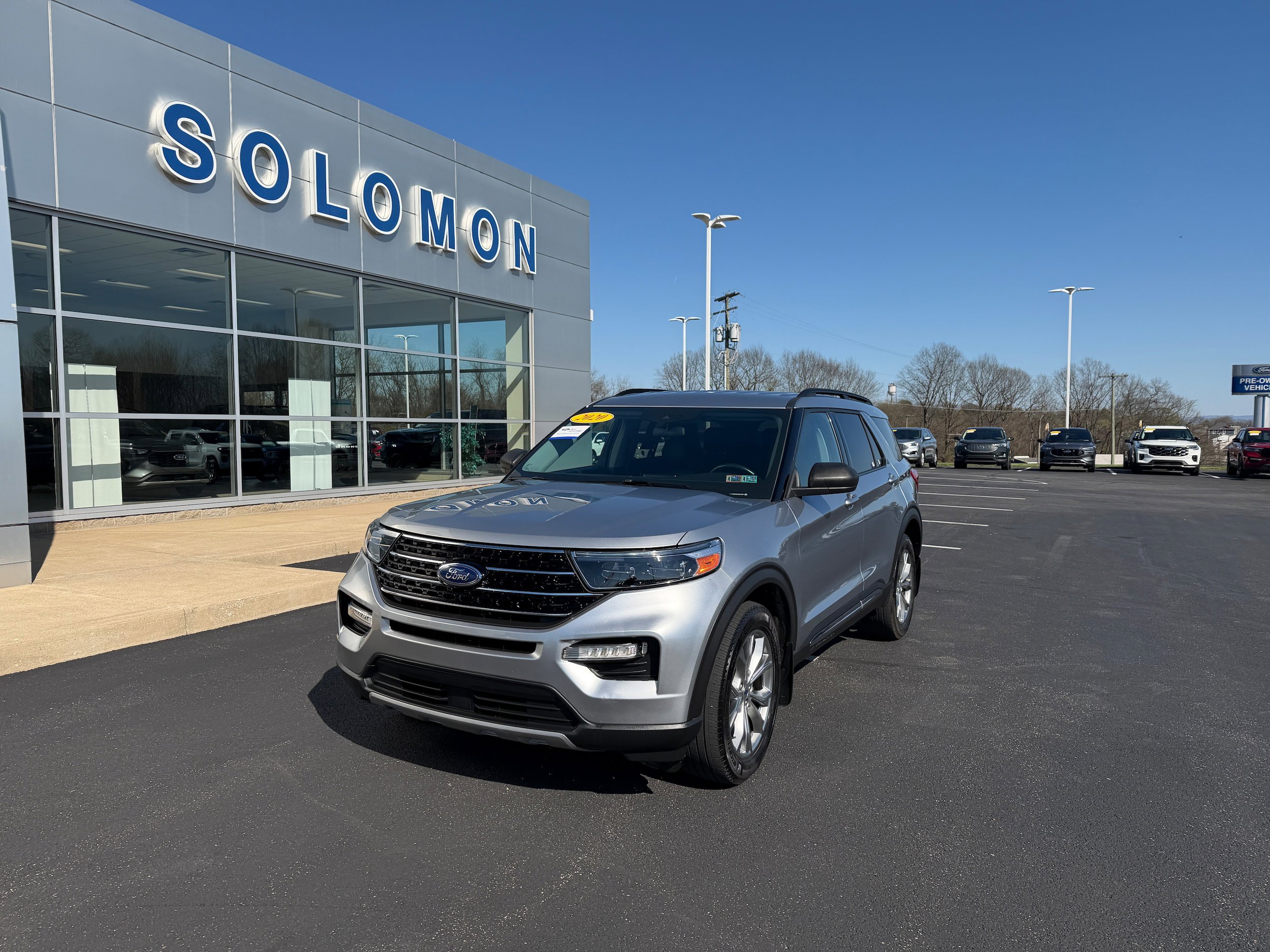 Certified 2020 Ford Explorer XLT w/ Equipment Group 202A AWD/4WD image 2