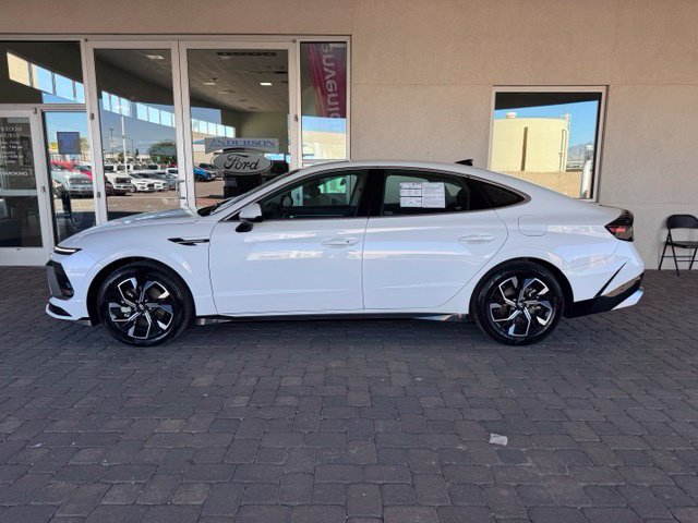 Used 2025 Hyundai Sonata SEL FWD image 2