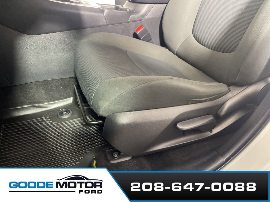 Used 2022 Toyota RAV4 LE image 12